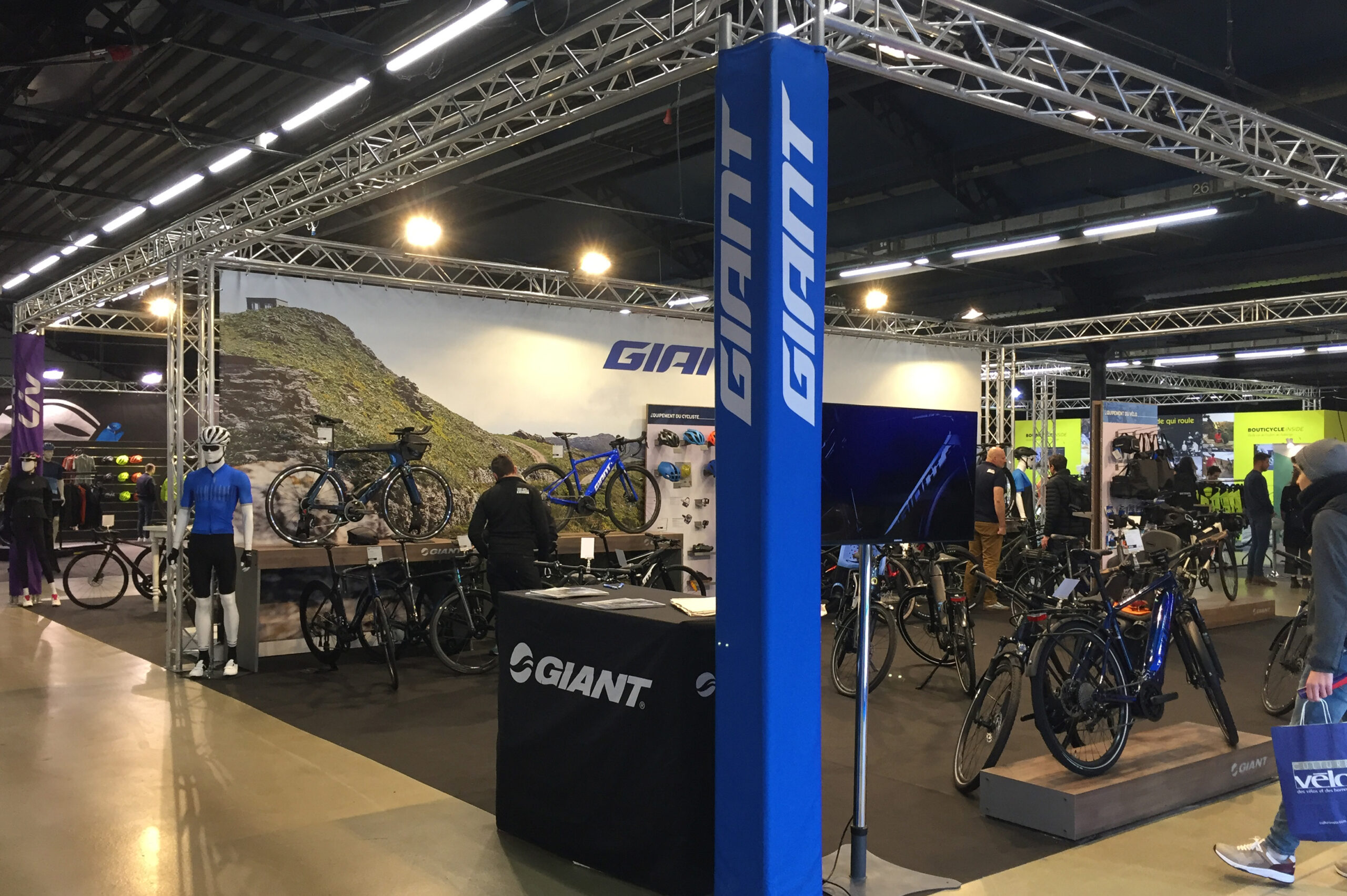 velo-in-paris-atelier-c-audiovisuel-velo-giant