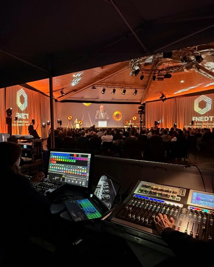 ✨ Retour en images sur notre prestation pour la FNEDT au Village Camarguais, à Arles ! 🎥🎤

Nous avons assuré toute la partie technique et audiovisuelle de cet événement : son, lumière, vidéo… Chaque détail a été pensé pour offrir une expérience fluide et immersive aux participants.

🎬 Notre métier ? Prestataire audiovisuel pour tous vos événements, en France et au-delà. Nous mettons notre expertise au service de vos projets pour garantir une mise en lumière technique et visuelle à la hauteur de vos attentes.

📍 Besoin d’une prestation clé en main ? Contactez-nous !

#AtelierCAudiovisuel #PrestataireAudiovisuel #Événementiel #SonLumièreVidéo #Arles #FNEDT